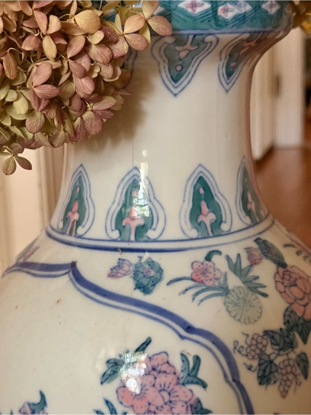 Stunning Porcelain Chinese Decorative Peacock Floor Vase - White and Blue